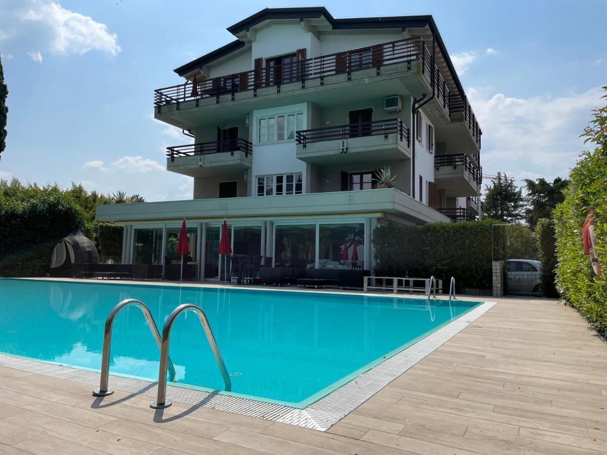 Residence Alexandra Stay Сірміоне Екстер'єр фото