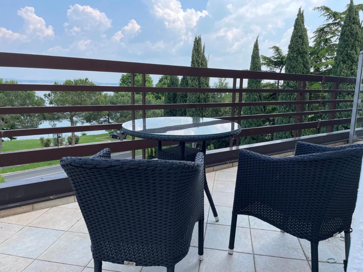 Residence Alexandra Stay Сірміоне Екстер'єр фото