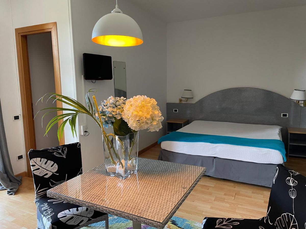 Residence Alexandra Stay Сірміоне Екстер'єр фото