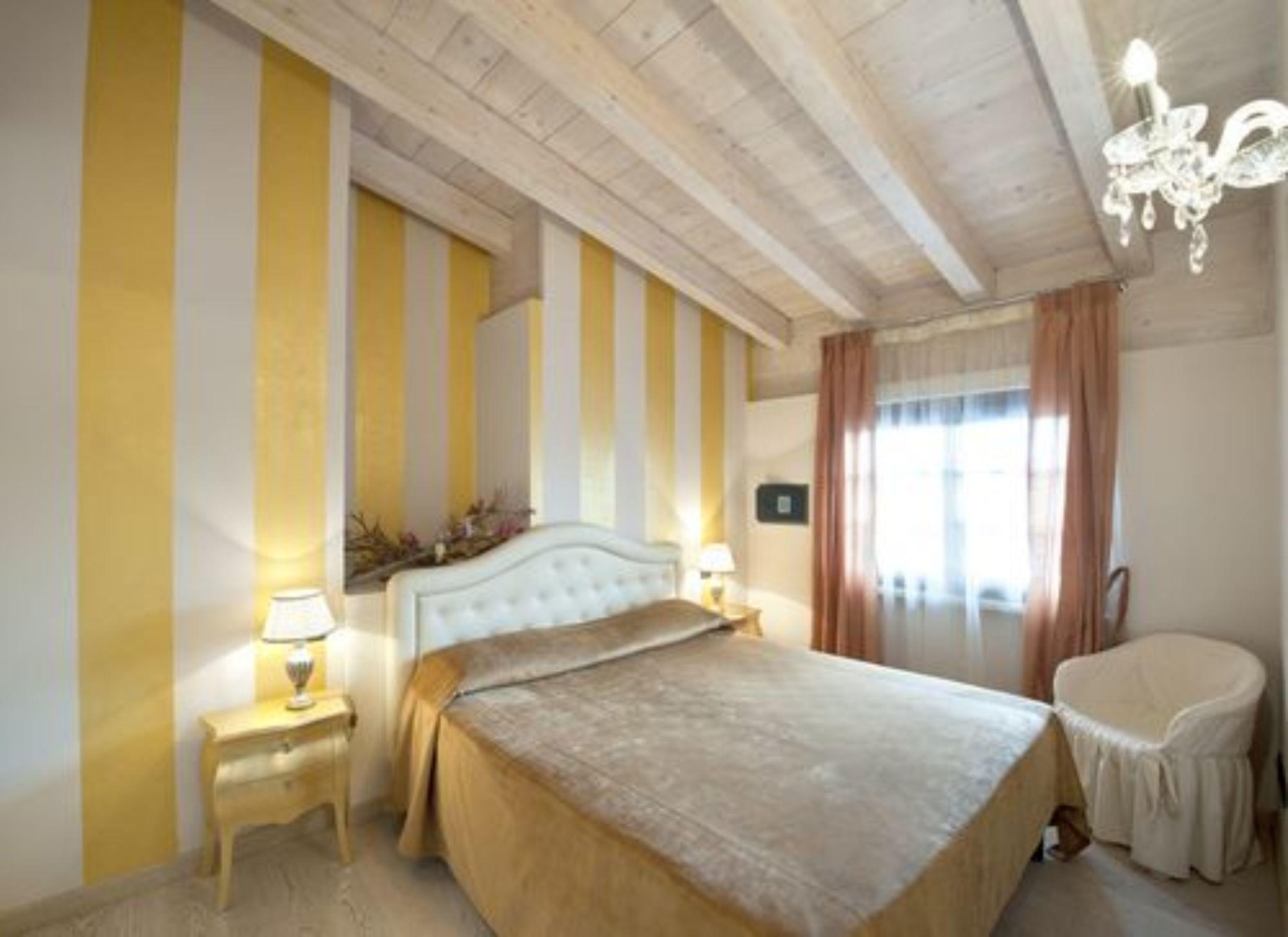 Residence Alexandra Stay Сірміоне Екстер'єр фото