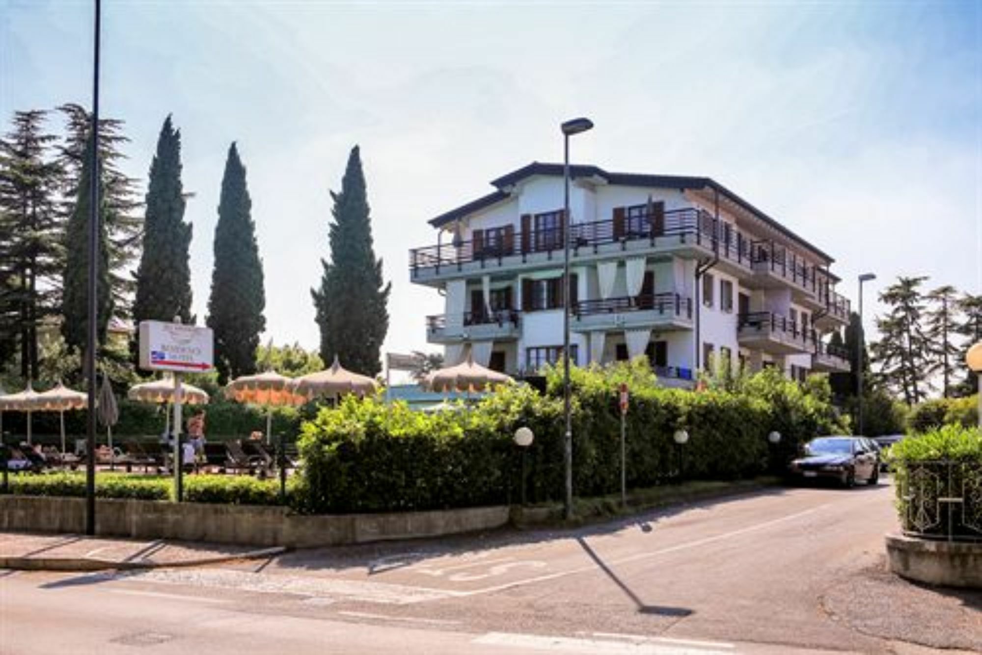 Residence Alexandra Stay Сірміоне Екстер'єр фото